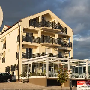 D8 Zára